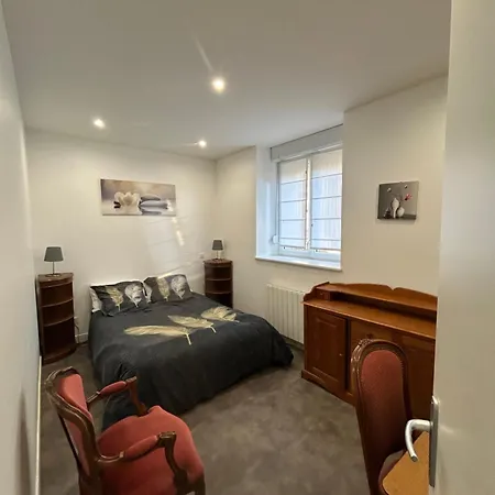 4 Personnes Joliment Renove Proche Du Centre-ville *