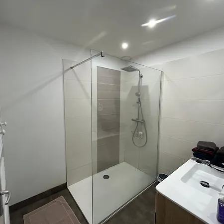 4 Personnes Joliment Renove Proche Du Centre-ville Apartamento *